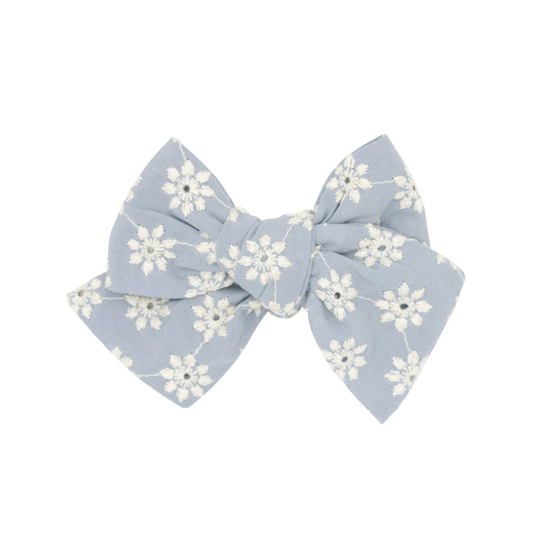 BLOOM CLIP: dusty blue eyelet snowflake