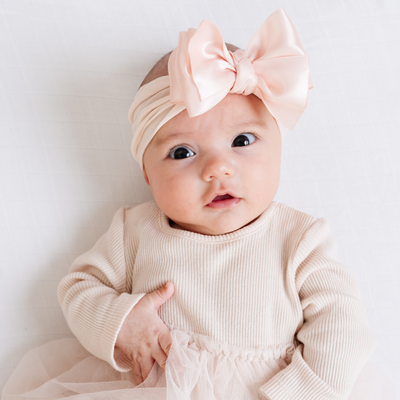 SATIN SMALL CLASSIC BOW: oatmeal